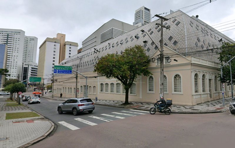 Antes — rede aérea no entorno do Shopping Mueller